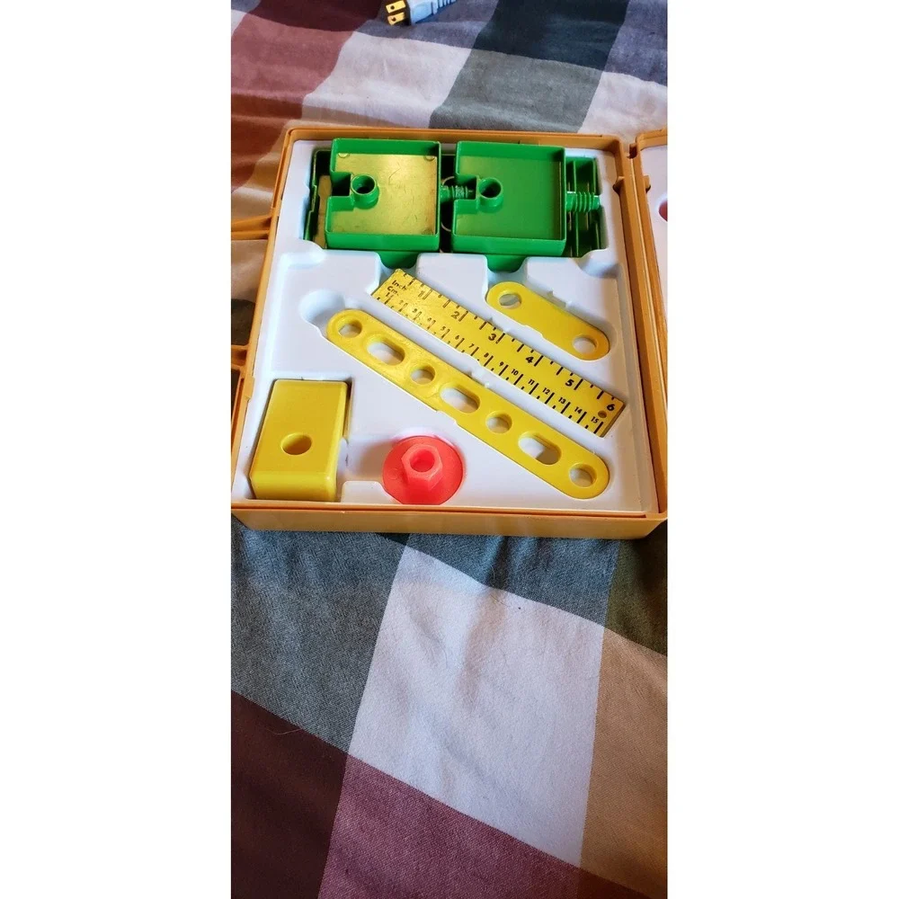 Vintage 1977 Fisher Price Tool Kit #924 Carrying Case Working Drill Pieces